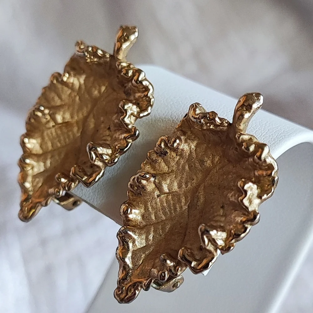 Napier Vintage Signed Brushed Leaf Leaves Gold Tone Ruffled Edge Clip Earrings